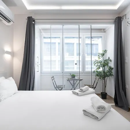 Ermione, The Luxury 아파트