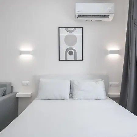 Ermione, The Luxury 아파트